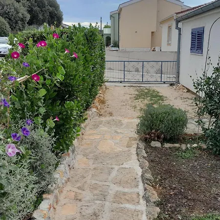 Διαμέρισμα Charming Near Petrcane