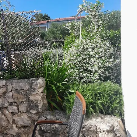 Διαμέρισμα Charming Near *