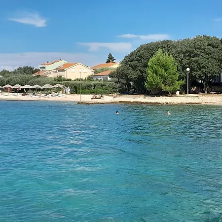 Apartment Charming Near Petrcane