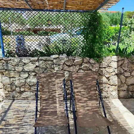 Charming Near * Petrcane